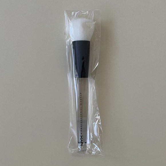 NYX High Glass Finishing Powder Brush New - Picture 3 of 4